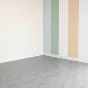 Szarą podłogą jakie ściany