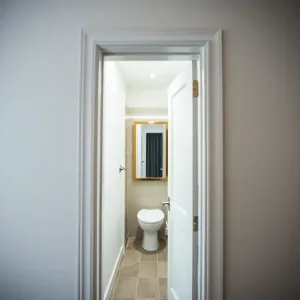 Szerokość drzwi do łazienki w hotelu