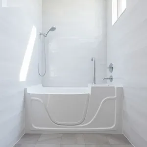 Wanna z drzwiami dla seniora