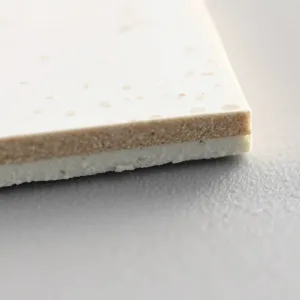 Wysokość płytki z klejem