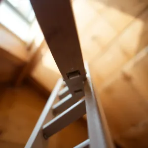 Zatrzask do schodów strychowych