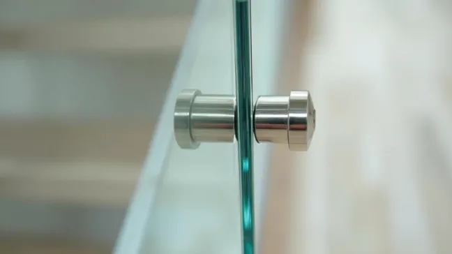 Mocowanie szklanej balustrady