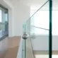 Montaż balustrady szklanej na rotulach